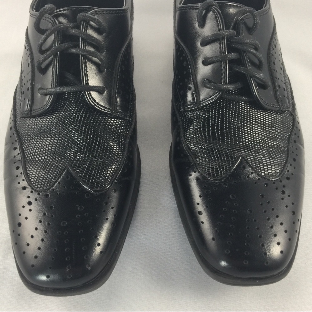 Boys wingtip oxfords size 1.